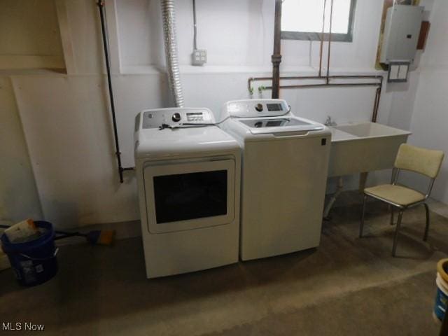 4139 W 144th St, Cleveland, OH 44135 - laundry room with washing machine and clothes dryer and electric panel