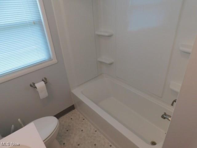4139 W 144th St, Cleveland, OH 44135 - full bathroom with toilet and shower / tub combination