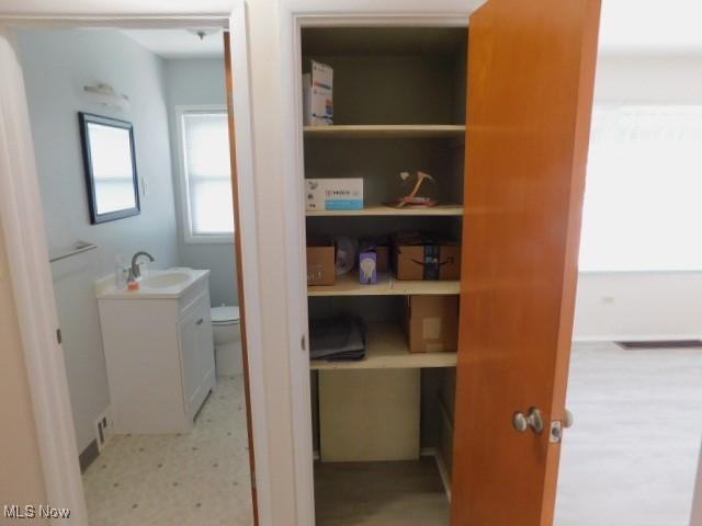 4139 W 144th St, Cleveland, OH 44135 - closet with a sink