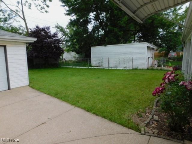 4139 W 144th St, Cleveland, OH 44135 - view of yard with an outdoor structure