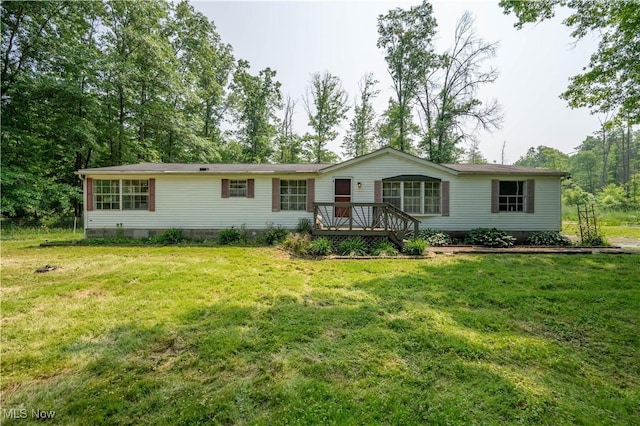 2500 Mcclintocksburg Rd, Deerfield, OH 44411 - view of front of house with a front lawn