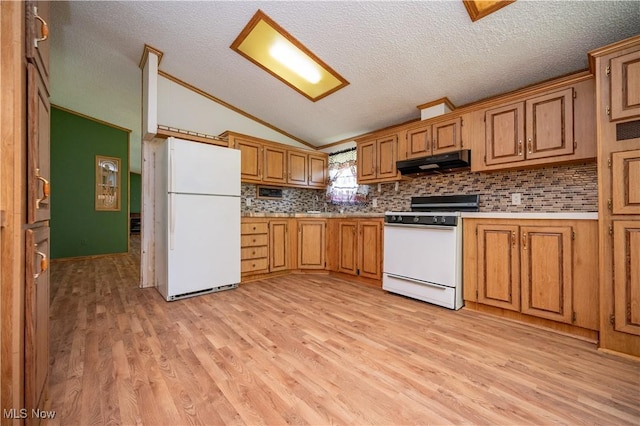 2500 Mcclintocksburg Rd, Deerfield, OH 44411 - kitchen with white appliances, under cabinet range hood, lofted ceiling, backsplash, and light wood-style flooring