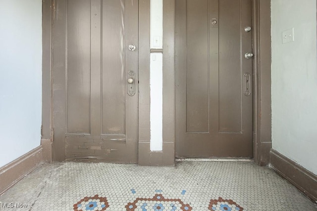 11515 Hopkins Ave, Cleveland, OH 44108 - view of entryway
