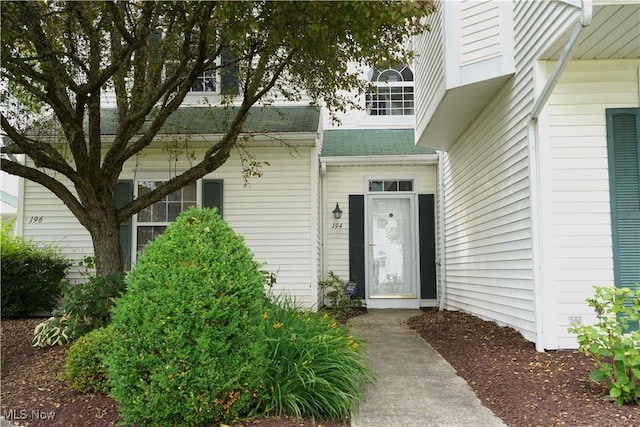 194 Vista Cir, North Olmsted, OH 44070 - view of exterior entry featuring a shingled roof