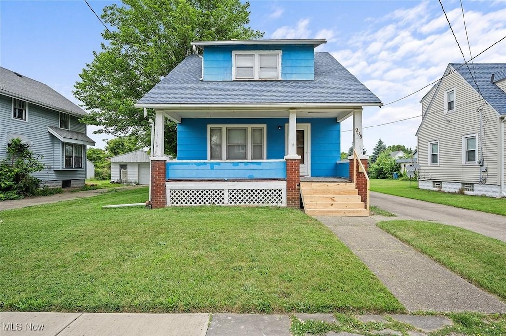 908 W 20th St, Lorain, OH 44052 - bungalow-style house with covered porch, roof with shingles, and a front yard