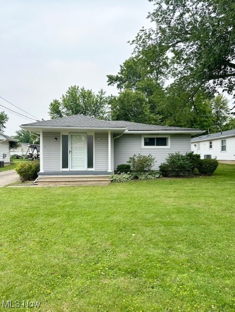 362 E 47th St, Lorain, OH 44052 - view of front of house with a front yard