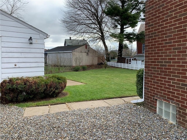 2420 Empire Rd NE, Canton, OH 44705 - view of yard
