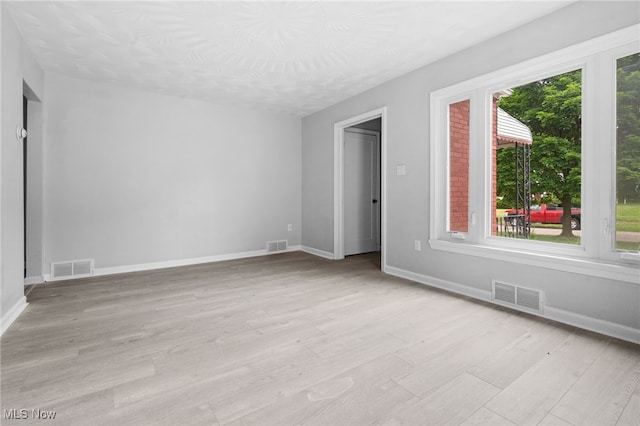 922 Winton Ave, Akron, OH 44320 - unfurnished room featuring light wood finished floors and a textured ceiling