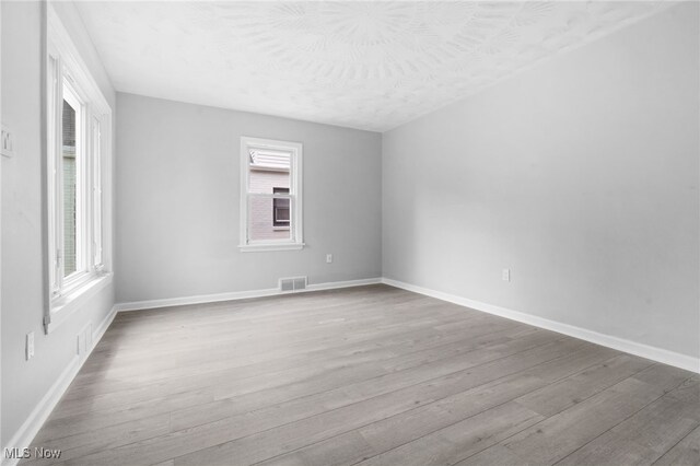 922 Winton Ave, Akron, OH 44320 - unfurnished room featuring wood finished floors and a textured ceiling