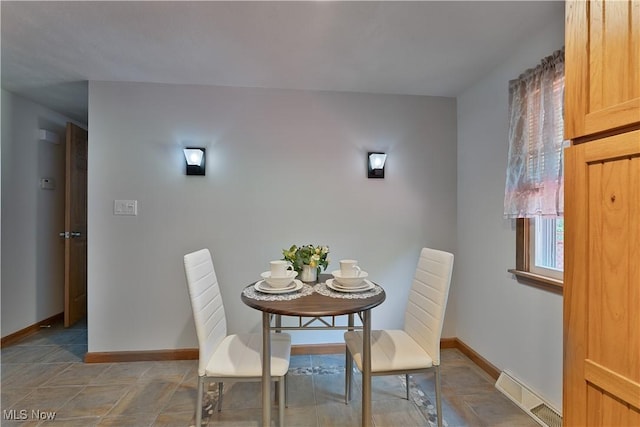 374 Glendola Ave NW, Warren, OH 44483 - dining area with healthy amount of natural light