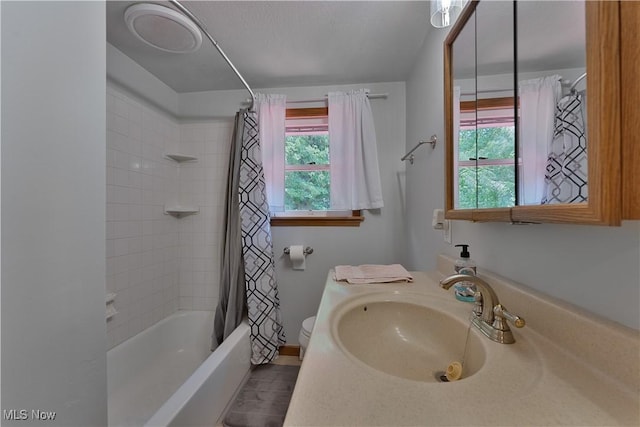 374 Glendola Ave NW, Warren, OH 44483 - full bathroom featuring shower / bath combination with curtain and vanity