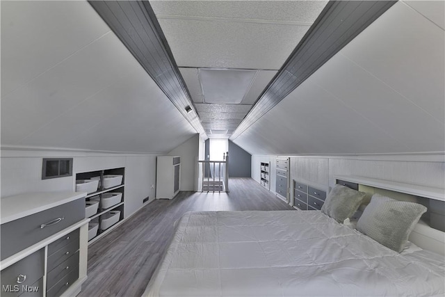 374 Glendola Ave NW, Warren, OH 44483 - bedroom featuring wood finished floors and vaulted ceiling