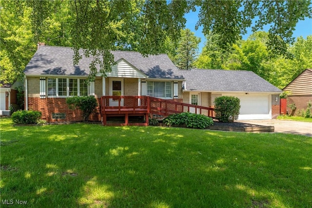 374 Glendola Ave NW, Warren, OH 44483 - ranch-style home with brick siding, driveway, and a front yard