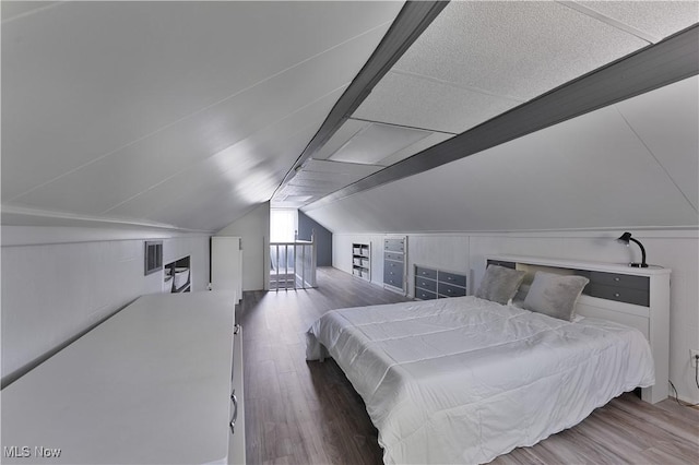 374 Glendola Ave NW, Warren, OH 44483 - bedroom with wood finished floors and vaulted ceiling