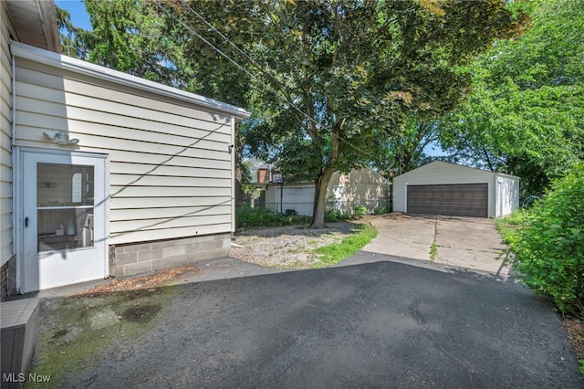 14914 Tudor Ave, Cleveland, OH 44111 - view of yard with a detached garage and an outdoor structure