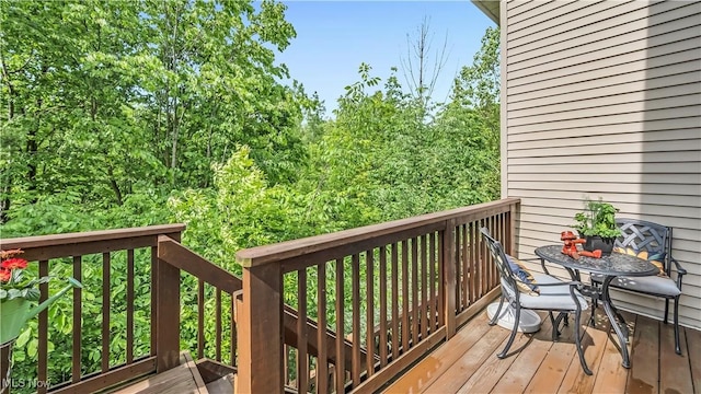 14751 Lancelot Ln E, North Royalton, OH 44133 - view of deck