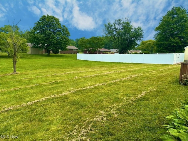 814 Almasy Dr, Campbell, OH 44405 - view of yard