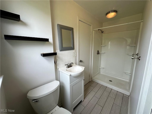 814 Almasy Dr, Campbell, OH 44405 - full bathroom featuring vanity, tasteful backsplash, a shower, and wood tiled floors