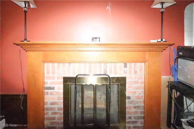 2313 Graustark Path, Wooster, OH 44691 - detailed view of a brick fireplace and arched walkways