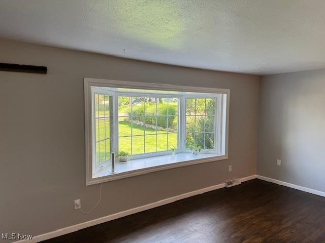 9472 Lawnfield Dr, Twinsburg, OH 44087 - photo 3