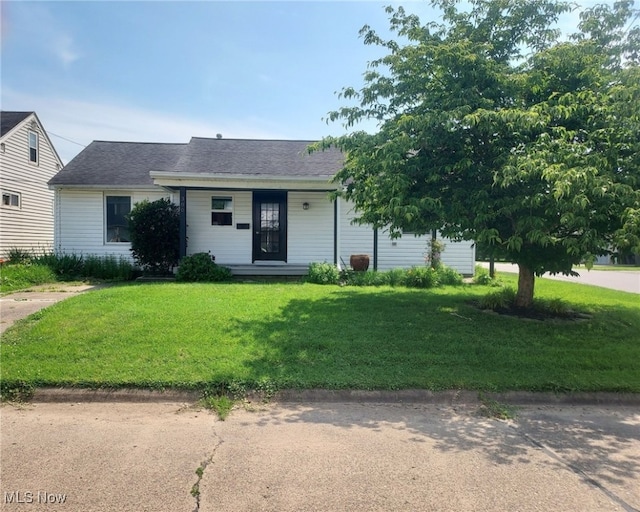 300 37th St, Vienna, WV 26105 - view of front facade with a front lawn and a porch