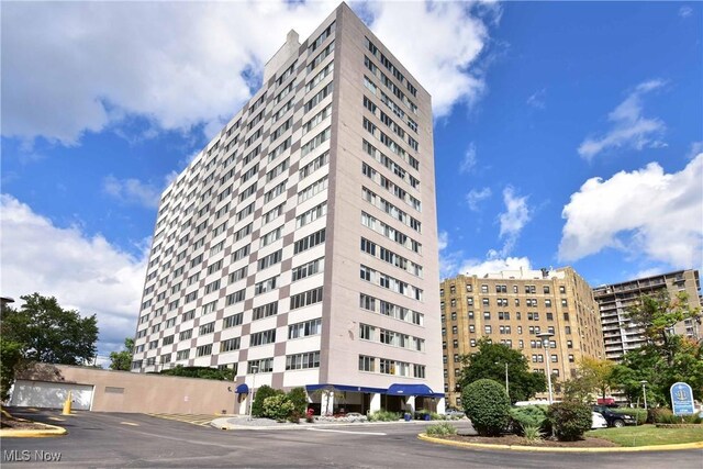 12520 Edgewater Dr Unit 401, Lakewood, OH 44107 - photo 1