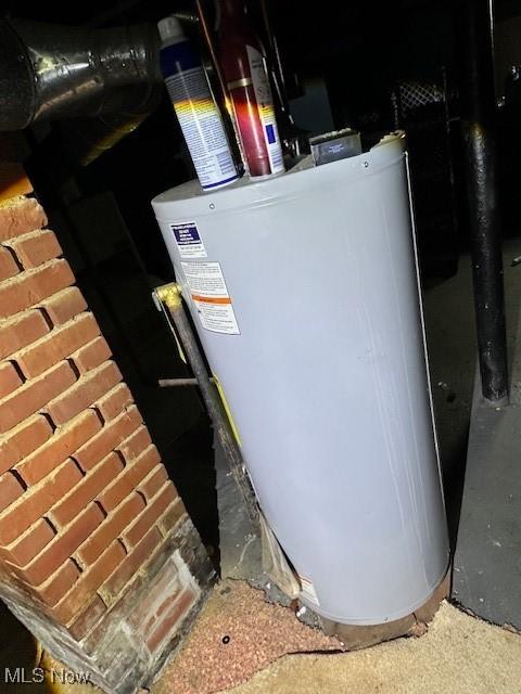 6108 Gateway Blvd S, Elyria, OH 44035 - utility room featuring water heater