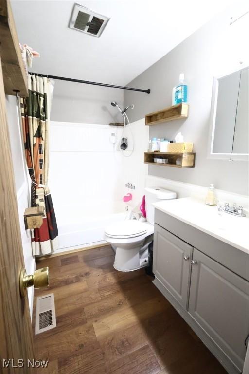 148 Summerberry Ln, Niles, OH 44446 - bathroom featuring vanity, shower / bath combo, and wood finished floors