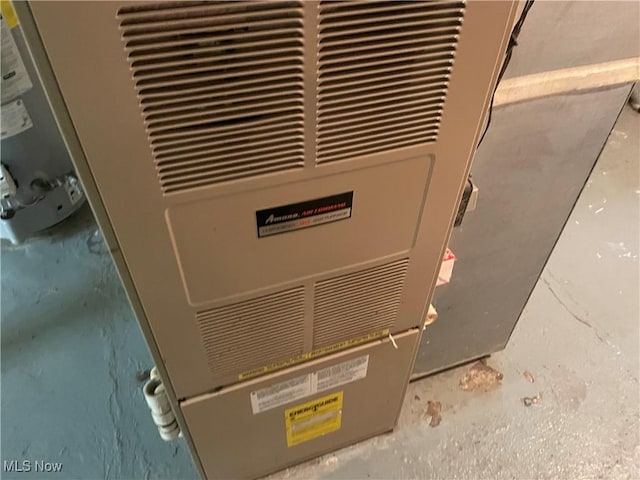 530 Center St, Hubbard, OH 44425 - detailed view of heating unit