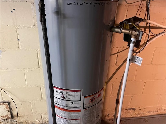 530 Center St, Hubbard, OH 44425 - utilities featuring gas water heater