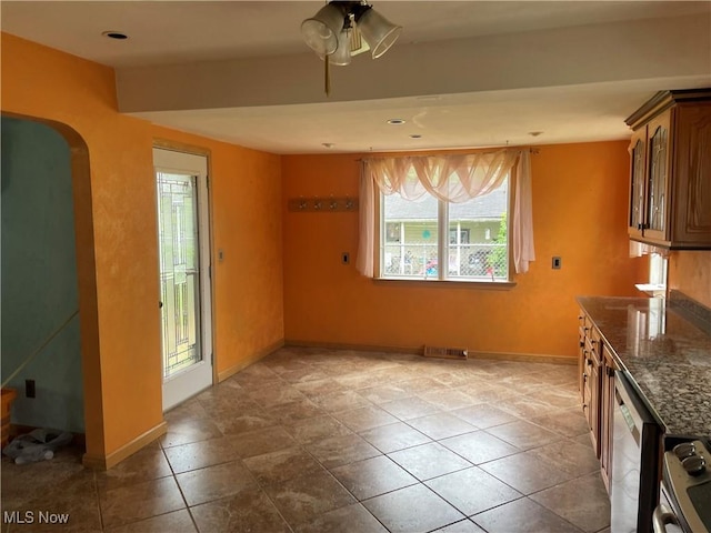 530 Center St, Hubbard, OH 44425 - unfurnished dining area featuring arched walkways, ceiling fan, and recessed lighting