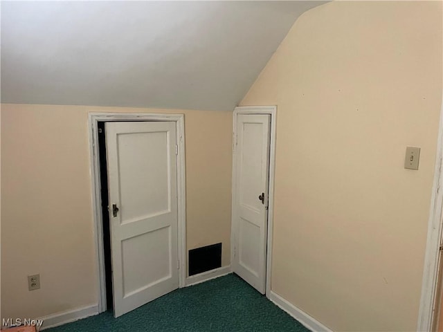 530 Center St, Hubbard, OH 44425 - bonus room with vaulted ceiling and dark carpet