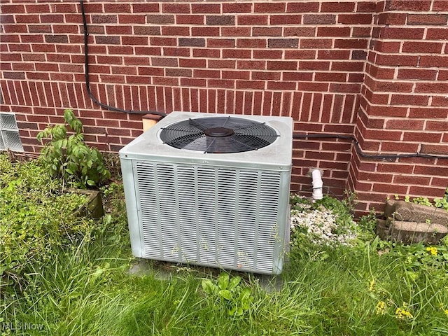 530 Center St, Hubbard, OH 44425 - exterior view of a central air condition unit and brick siding