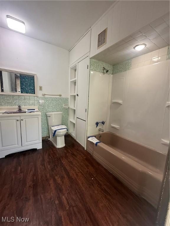 9406 Columbia Ave, Cleveland, OH 44108 - photo 9