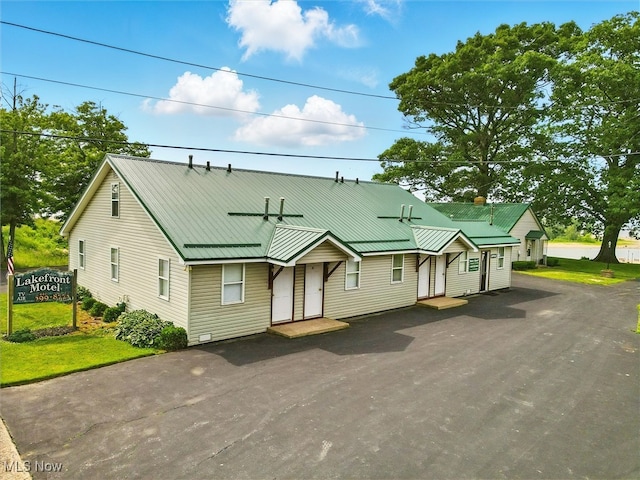 290-289 Park Ave, Conneaut, OH 44030 - view of front of property featuring a metal roof