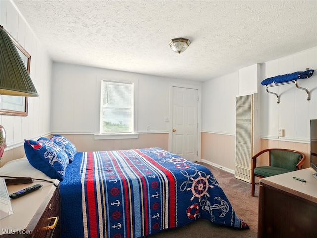 290-289 Park Ave, Conneaut, OH 44030 - carpeted bedroom with a heating unit and a textured ceiling