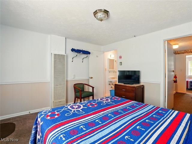 290-289 Park Ave, Conneaut, OH 44030 - carpeted bedroom with a heating unit and a textured ceiling