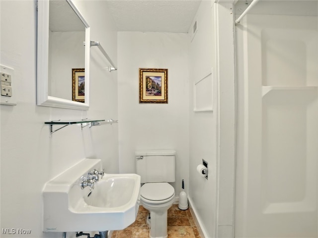 290-289 Park Ave, Conneaut, OH 44030 - bathroom featuring a sink and a shower