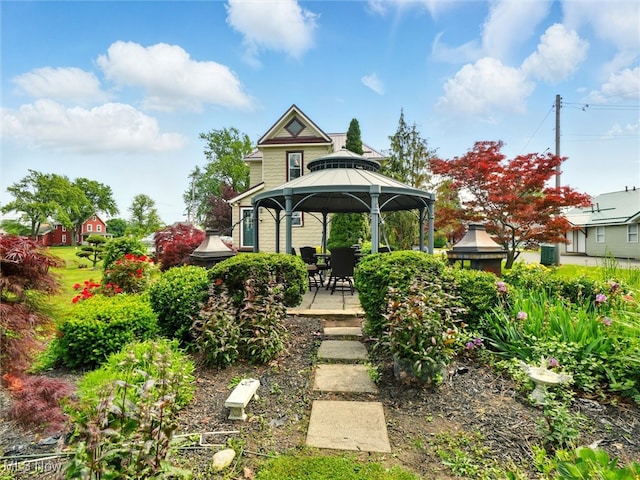290-289 Park Ave, Conneaut, OH 44030 - back of property featuring a gazebo and a patio