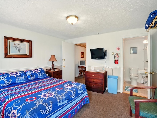 290-289 Park Ave, Conneaut, OH 44030 - carpeted bedroom with a textured ceiling and ensuite bathroom