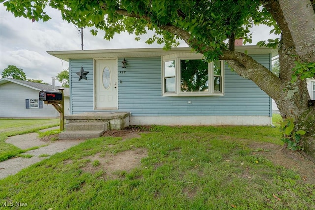 719 Pomeroy Pike, Belpre, OH 45714 - bungalow featuring a front yard