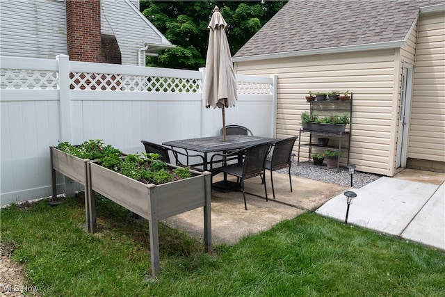 7355 Westview Dr, Boardman, OH 44512 - view of patio featuring outdoor dining area