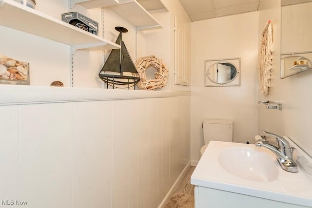 1657 Kasserine Ct, Twinsburg, OH 44087 - half bath with vanity and toilet
