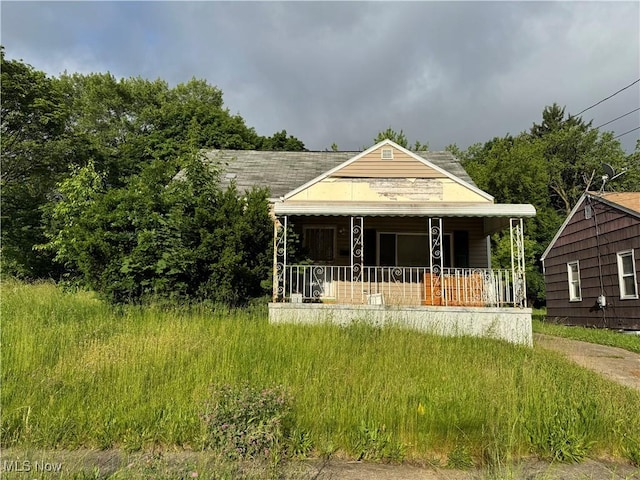 1265 Greenwood Ave, Akron, OH 44320 - bungalow-style house with a porch