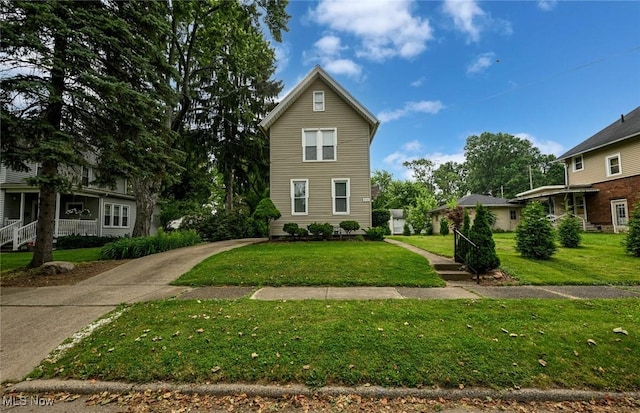 858 11th St NE, Massillon, OH 44646 - traditional-style house featuring a front yard
