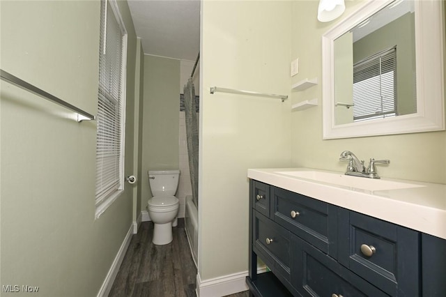 858 11th St NE, Massillon, OH 44646 - full bath with vanity, wood finished floors, and shower / bath combo with shower curtain