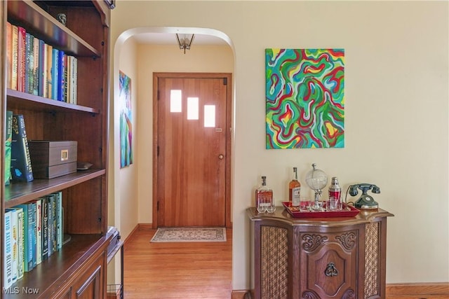 230 Hamilton Blvd, Struthers, OH 44471 - entrance foyer featuring arched walkways and wood finished floors