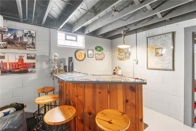 230 Hamilton Blvd, Struthers, OH 44471 - indoor dry bar with concrete flooring