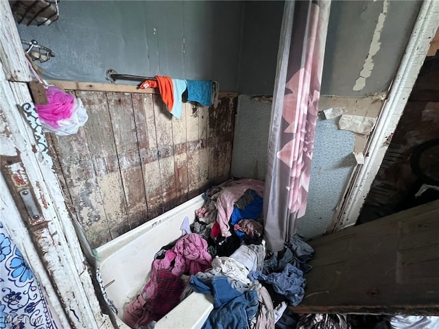 1055 E 78th St, Cleveland, OH 44103 - view of bathroom