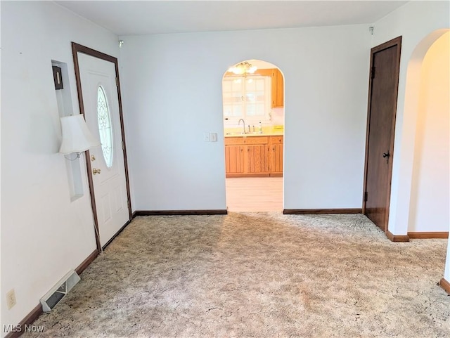 173 6th St SW, Brewster, OH 44613 - foyer featuring arched walkways and light colored carpet